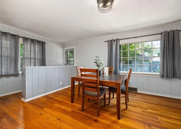 Private With Full Bed Cozy And Quiet Holiday home Peoria