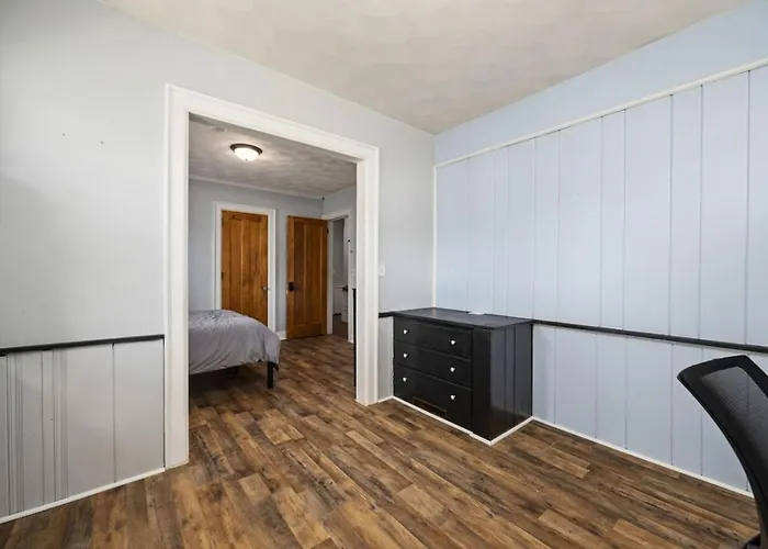 Private With Full Bed Cozy And Quiet Holiday home *