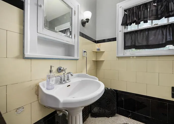 Private With Full Bed Cozy And Quiet Holiday home